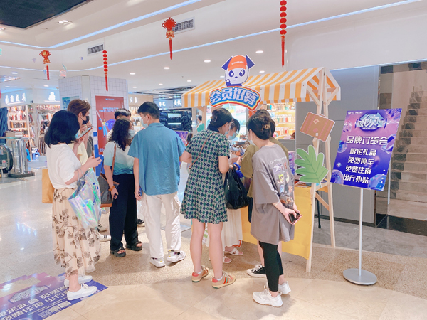 三亿体育箱包中港皮具城开启缤纷金秋“原创力气”秋冬时尚季炎热举行中三亿体育官网(图1)