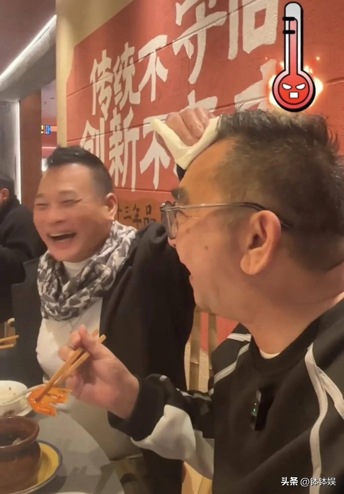 香港资深演员南昌旅游被江西菜辣出表情包桌上3元可乐抢镜(图6)