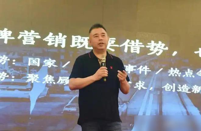 “一代鞋王”跌落神坛200亿暴跌至2亿成了中产不爱穷鬼不穿(图6)