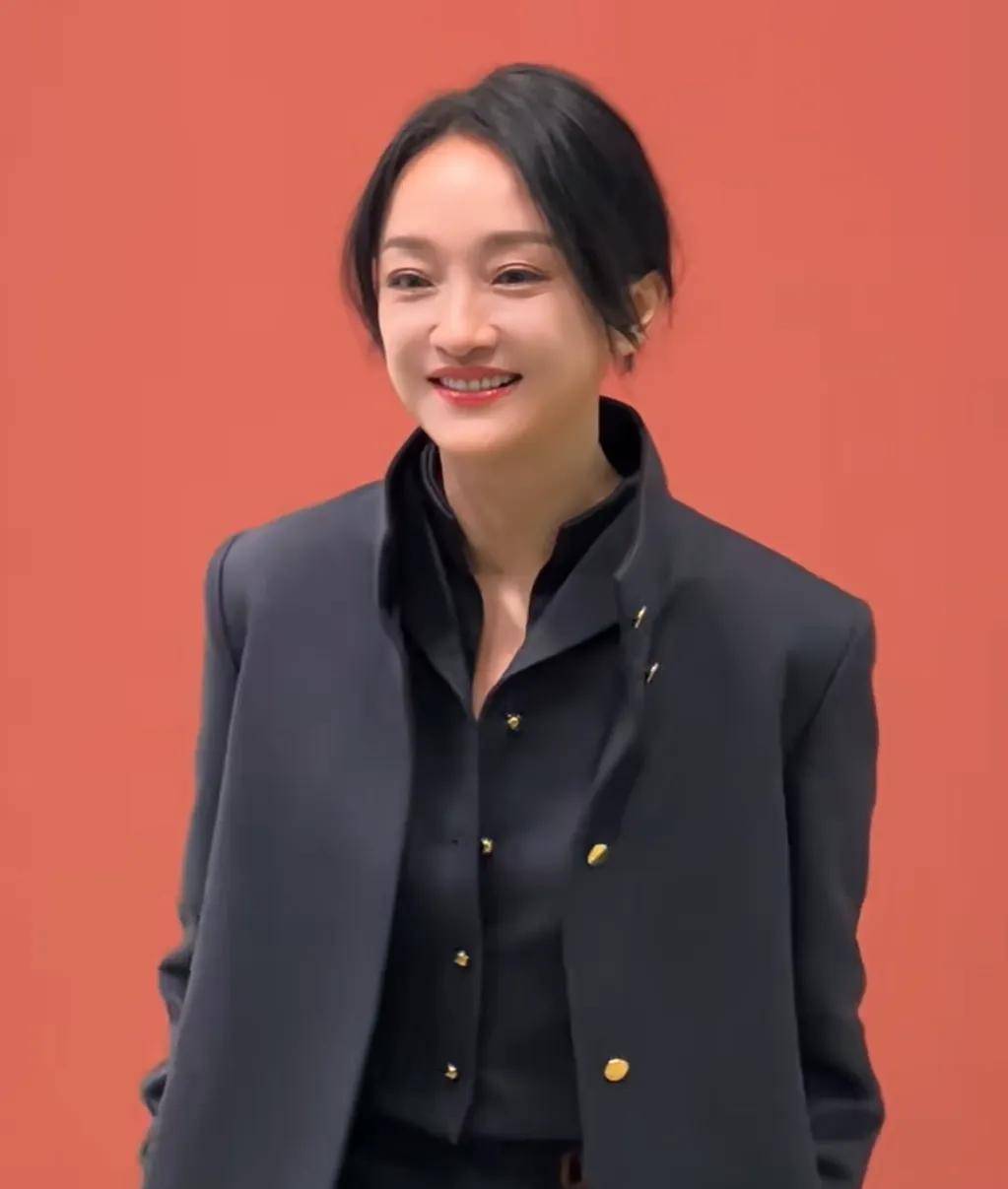 上海这一夜靳东李现帅气周迅娜然造型出众李敏镐苹果肌瞩目(图4)