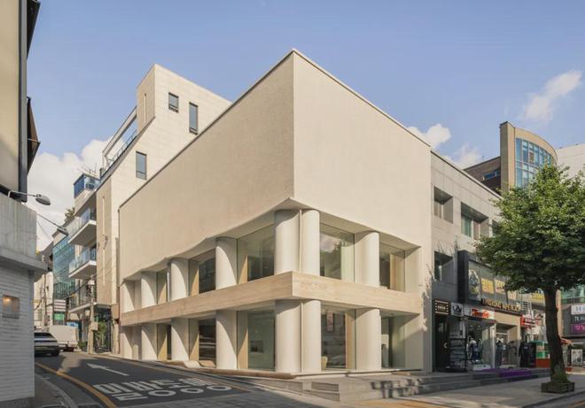 Polène首尔店用皮革讲述空间的故事(图1)