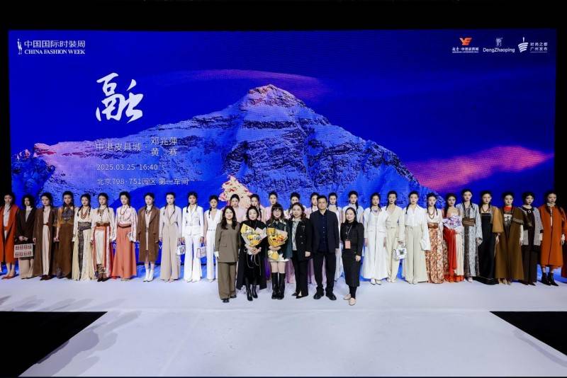 三亿体育平台：万象交“融”跨界出圈：中港皮具城引领湾区时尚产业生态(图1)
