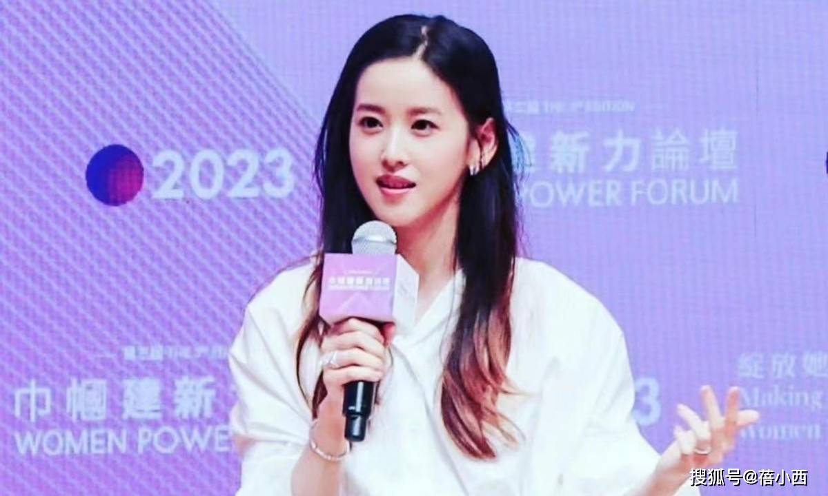 章泽天罕以老板娘身份站台一身女强人打扮占C位千亿名媛靠边(图5)