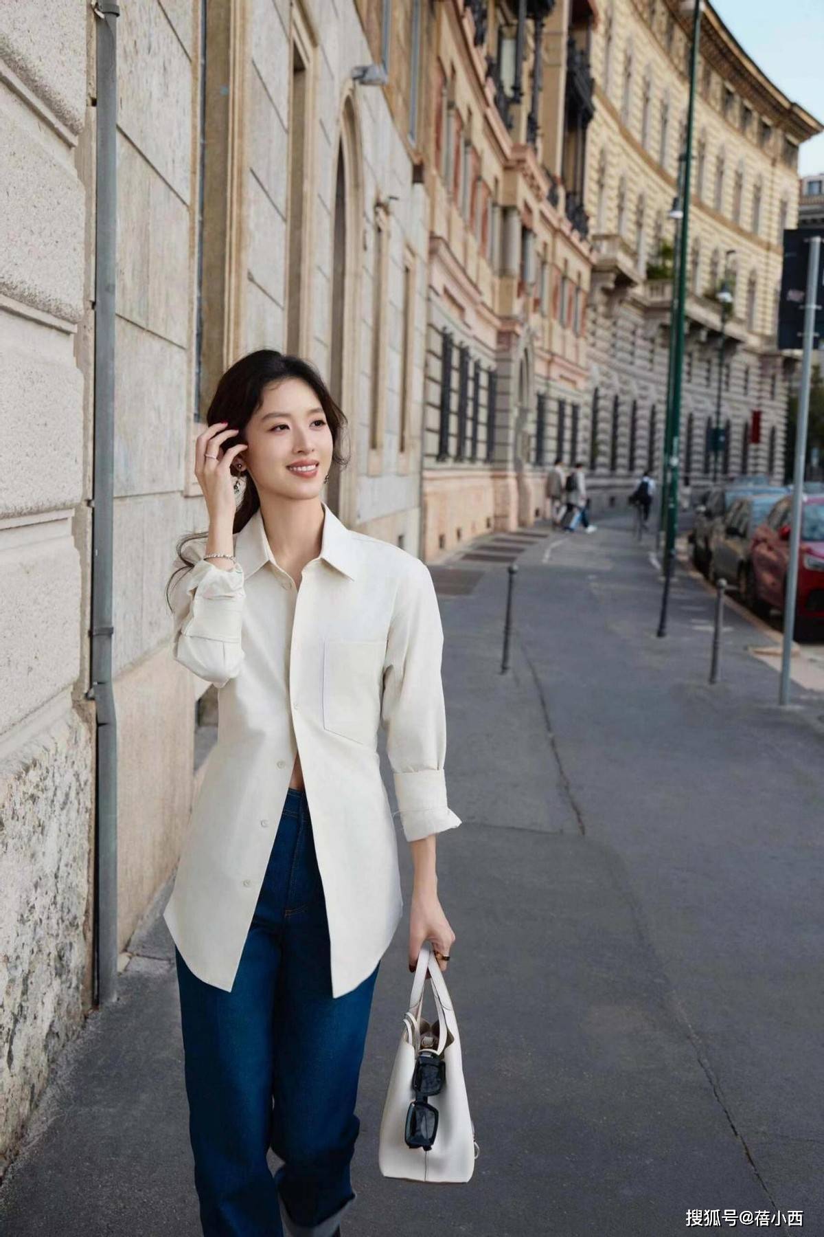 章泽天罕以老板娘身份站台一身女强人打扮占C位千亿名媛靠边(图7)