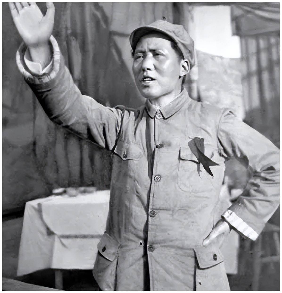 56年老部下穿大头皮鞋面见毛主席毛主席一句话让其汗流浃背(图10)