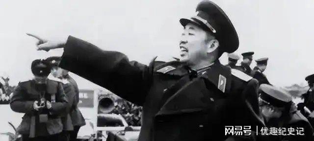 刘亚楼向来皮鞋擦得锃亮军容严整毛主席却看到了他的破袖口(图1)