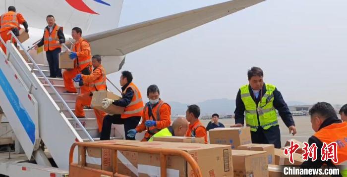 雲南包機向緬甸運送第二批省級救災物資73噸(图1)