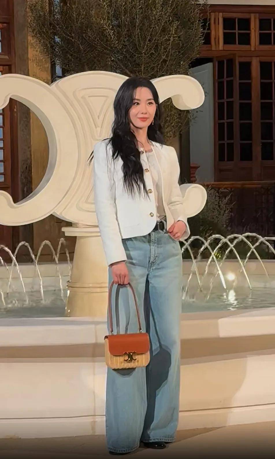 这一夜张嘉倪陈都灵同框比美刘诗诗优雅孙千深V长裙抢镜(图2)