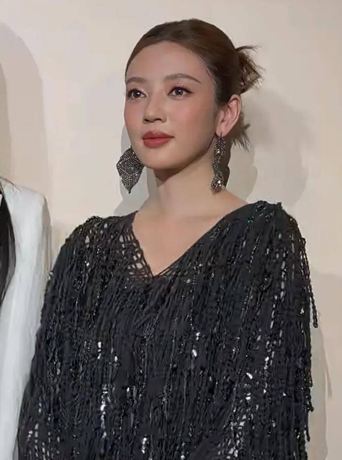 这一夜张嘉倪陈都灵同框比美刘诗诗优雅孙千深V长裙抢镜(图17)