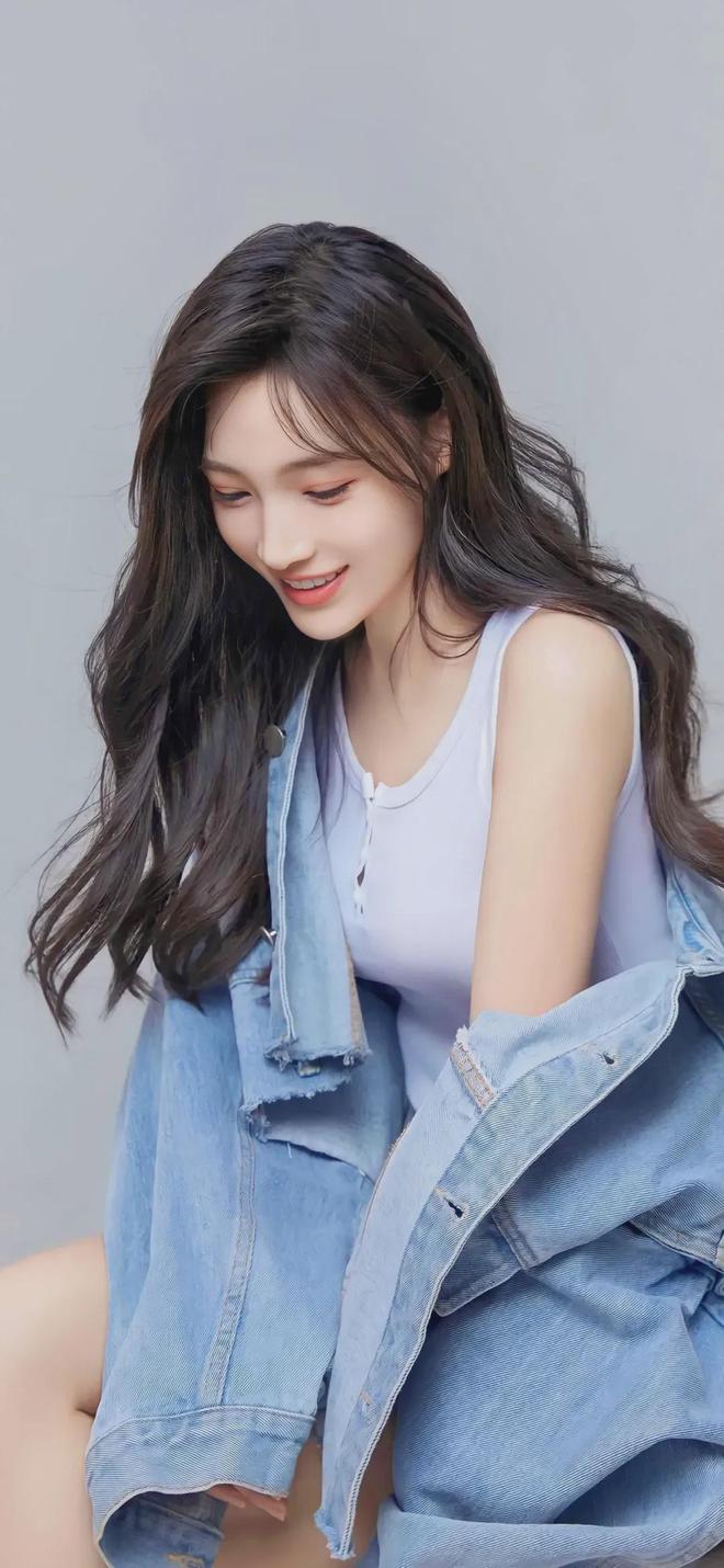 三亿体育入口：欧洲果冻传媒美女性高射电影(图1)