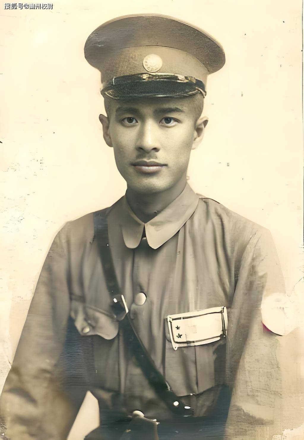 三亿体育下载：1937年国共合照毛主席被“挤”到边上中间C位的人是谁？(图4)