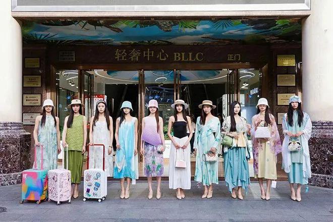 广交会 焕新“潮”气——2025白云皮具城春季品质好物节精彩纷呈(图2)