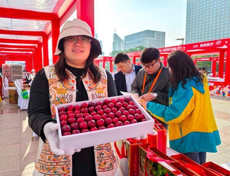 好吃好逛又好玩“好品山东 淄博美物”展销活动亮相泉城济南(图2)