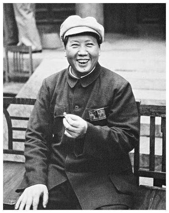 1959年毛主席回韶山看望乡亲见一妇女穿着皮鞋：你贪污不贪污？(图2)
