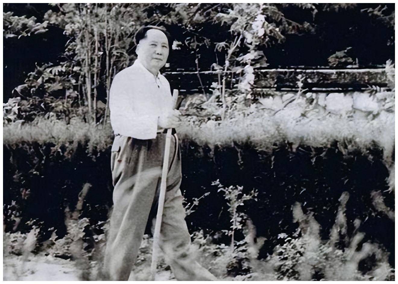 1959年毛主席回韶山看望乡亲见一妇女穿着皮鞋：你贪污不贪污？(图3)