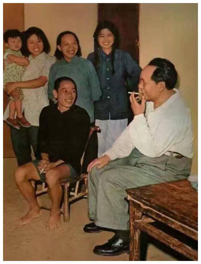 1959年毛主席回韶山看望乡亲见一妇女穿着皮鞋：你贪污不贪污？(图6)